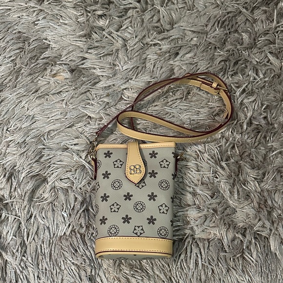 Crossbody - Picture 2 of 3